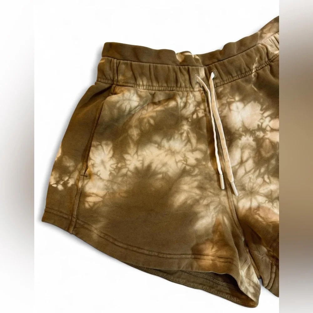 Lululemon Inner Glow Short 3” Earth Dye Sand Size 8- W7BKES